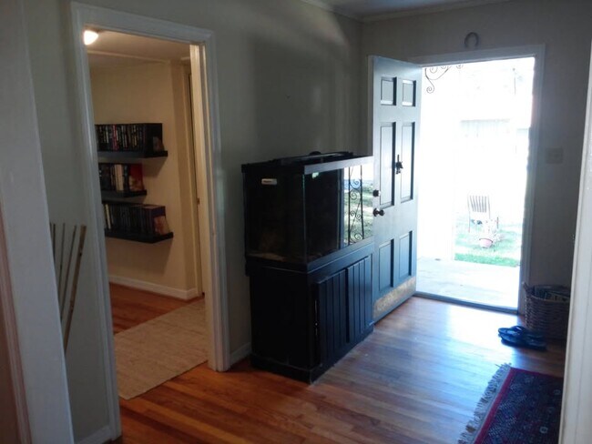 Foto del edificio - 751 Farnell Ln