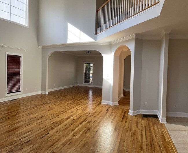 Foto del edificio - Spacious home with tons of upgrades! 4 Bedrooms/3.5 bathrooms