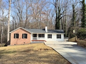 Building Photo - 115 E Greenwood Dr