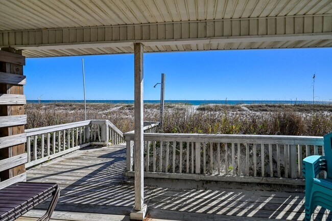 Foto del edificio - BEAUTIFUL,  FURNISHED OFF-SEASON BEACH RENTAL