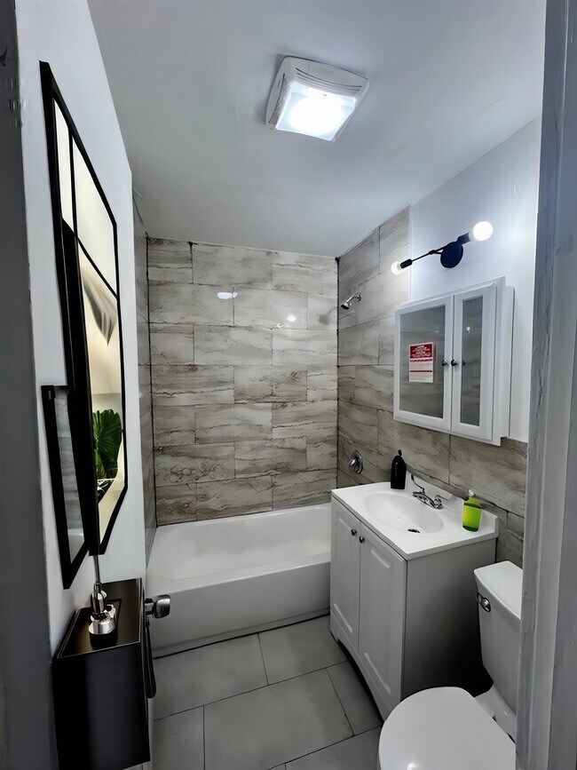 Foto del edificio - 739 Grand St