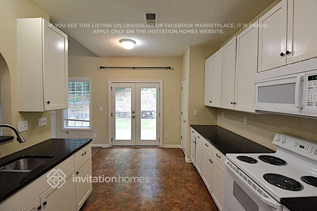 Building Photo - 960 Soaring Dr NE