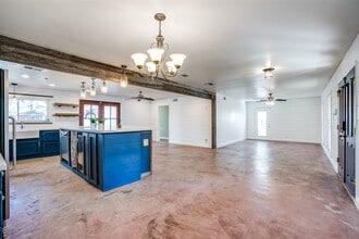 Building Photo - 8503 Manhattan Dr