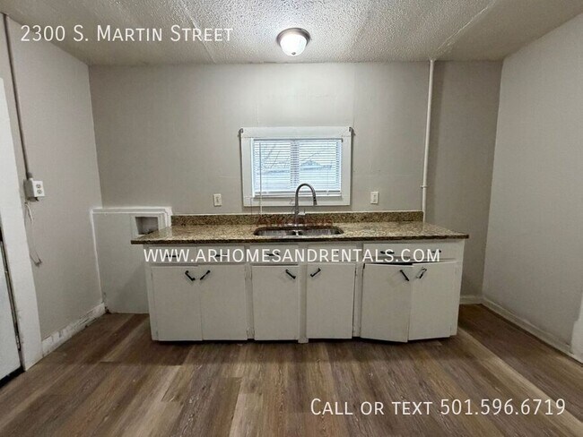 Building Photo - 2300 S Martin St