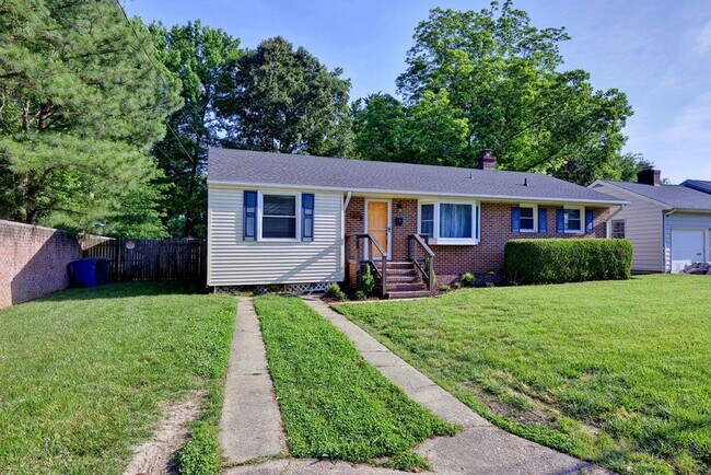 Building Photo - Great Rancher Close To CNU