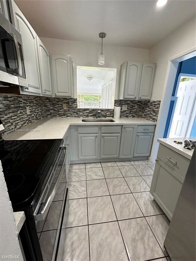 Building Photo - 3 br, 2 bath House - 9450 SW 181st Ter