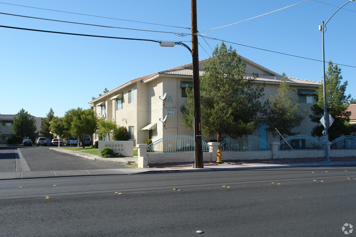Foto principal - 1355 S Mojave Rd