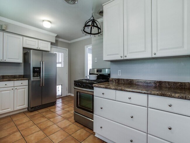 Foto del edificio - 2 bedroom, 1 Bath in Old Lake Highlands