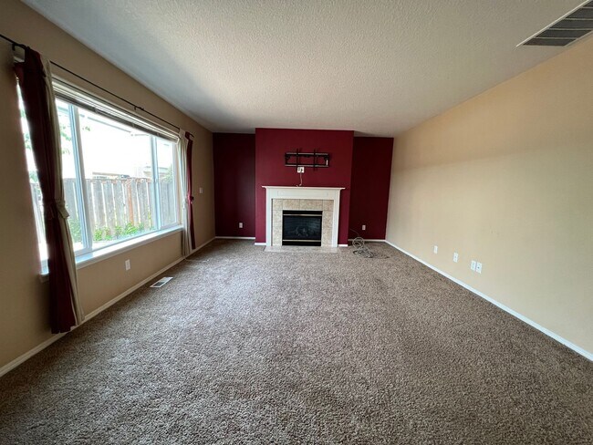 Foto del edificio - 16895 NW Oak Creek Dr