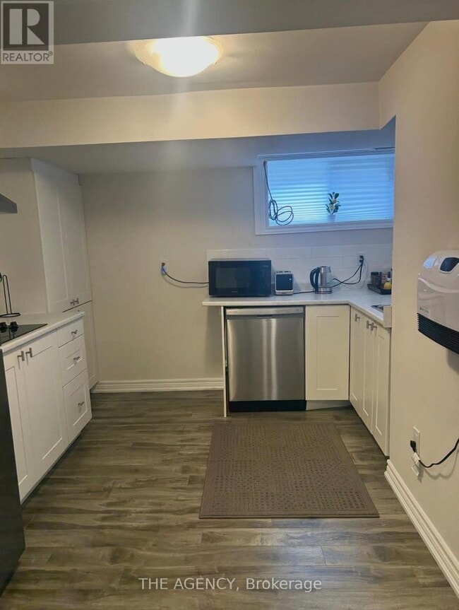 Building Photo - 4206 Bloor St W