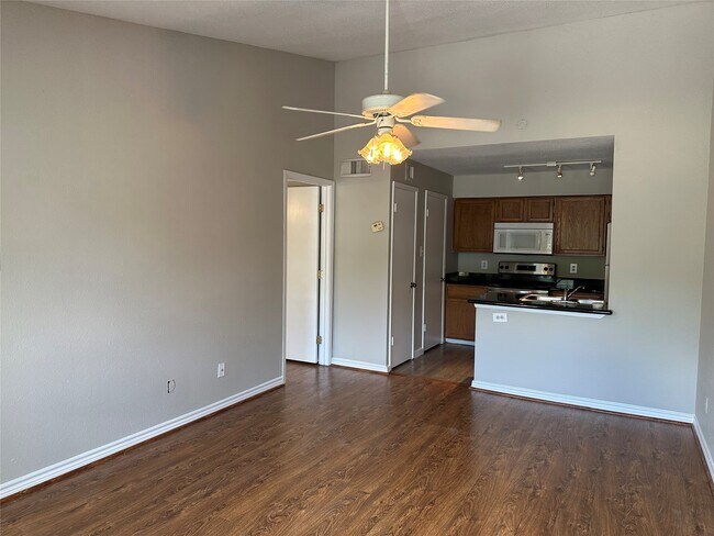 Foto del edificio - 3900 Woodchase Dr