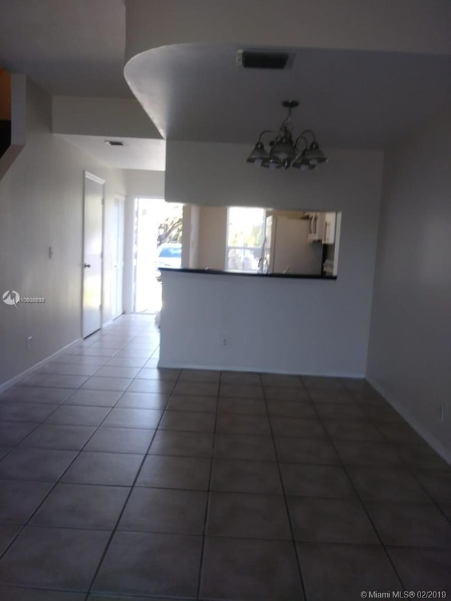 Foto del edificio - 225 Mallory Ct