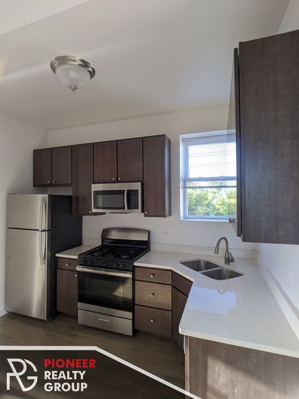 Foto del edificio - 2814 N Troy St