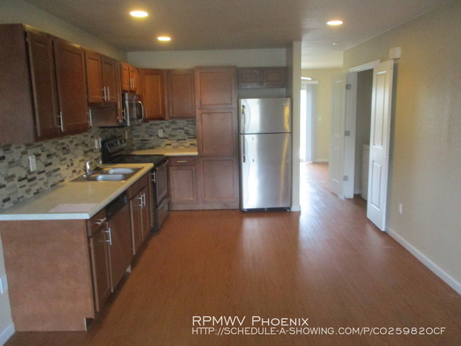 Foto del edificio - 3/2 Condo 19th Ave & Bell New, New, New!