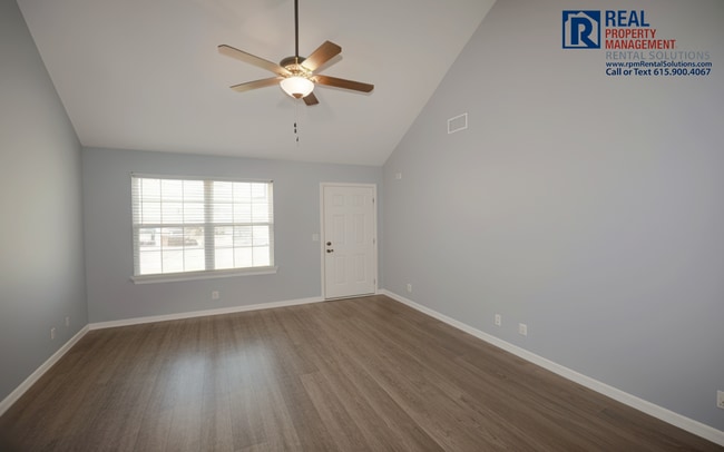Building Photo - Gorgeous end unit 2 bedroom townhouse with garage! PLUS Loft!
