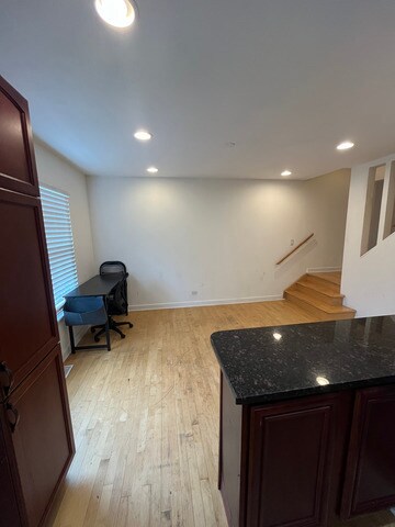 Foto del edificio - 2424 W Harrison St