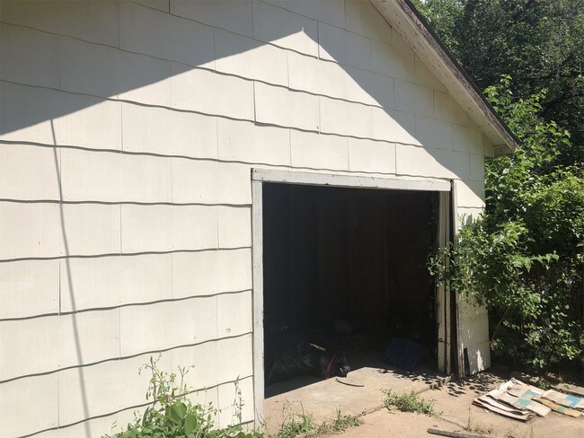 Building Photo - 608 N Poplar St