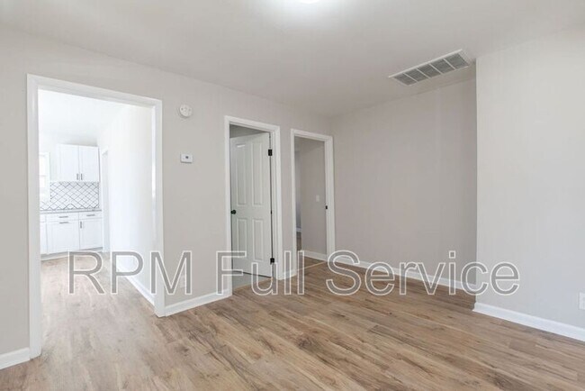 Foto del edificio - 1002 N Maple St