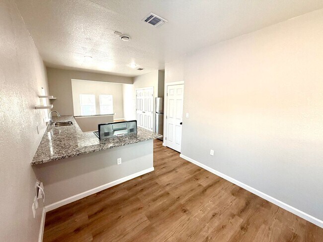 Building Photo - 2422 W Commerce St