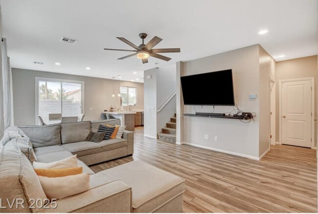 Foto del edificio - 1014 Solemn Cactus Ave