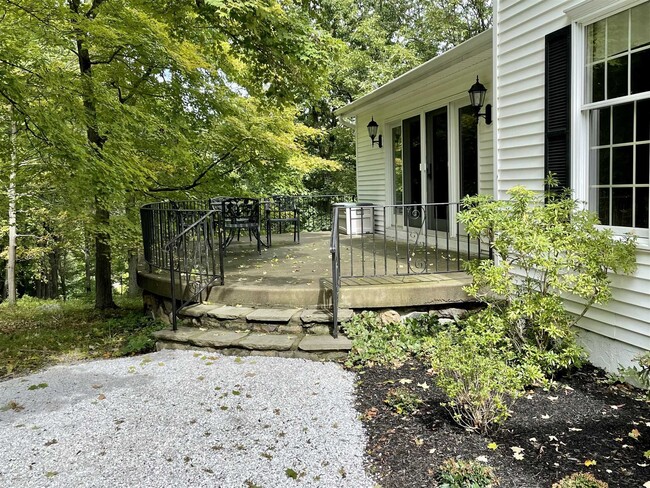 Building Photo - 39 Oak Hill Dr