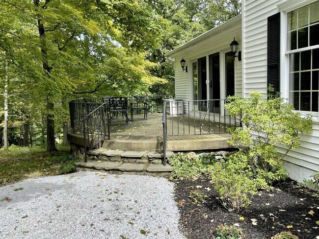 Foto del edificio - 39 Oak Hill Dr