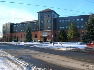 Building Photo - 12 Riverside Dr