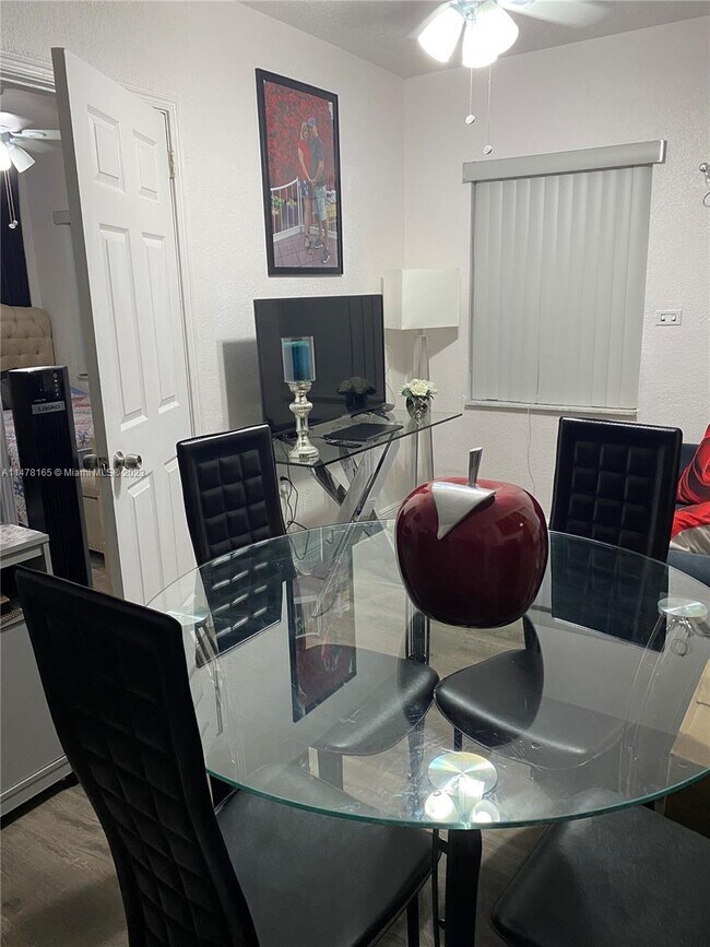 Foto del edificio - 525 E 24th St