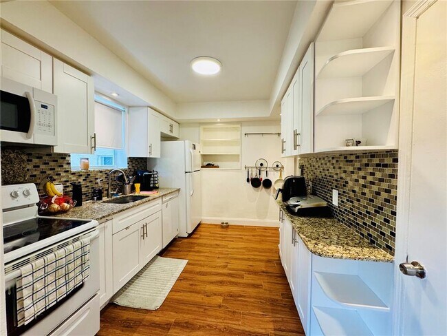 Building Photo - 920 N 26th Ave
