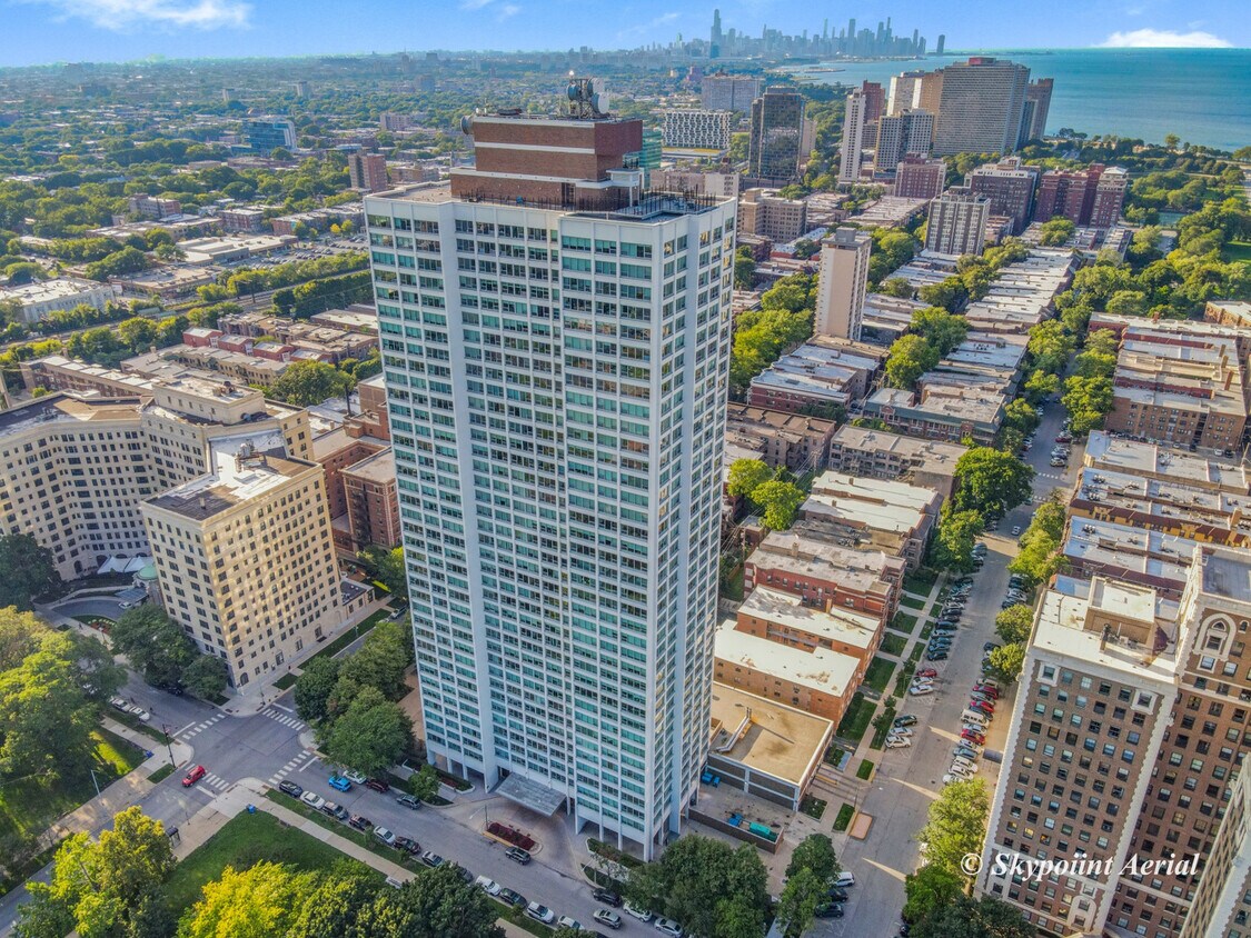 Foto principal - 1700 E 56th St