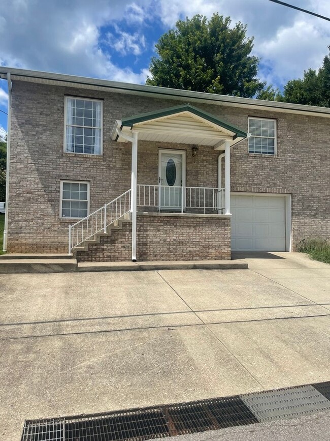 Building Photo - 5233A Beechcrest Dr