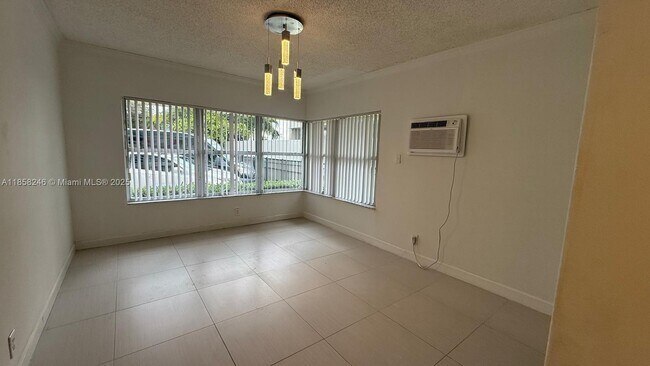 Foto del edificio - 9241 Collins Ave