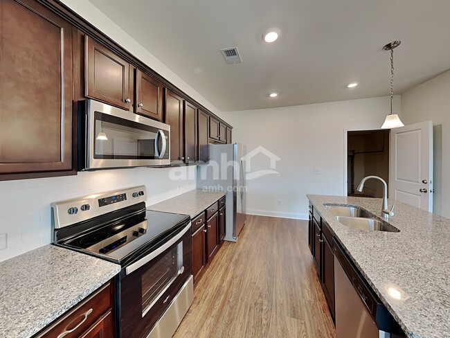 Building Photo - 6196 Bridlewood Ln