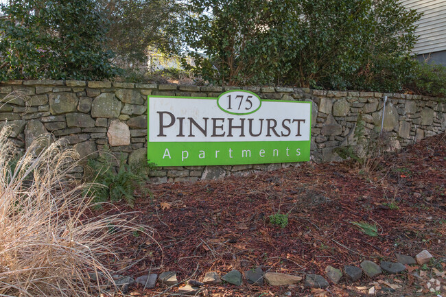 Foto del edificio - Pinehurst Apartments