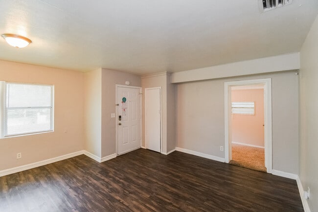 Foto del edificio - 2844 Myra St