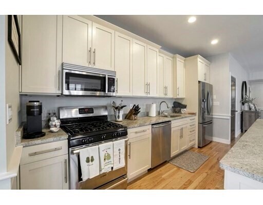 Primary Photo - 770 E 3rd St
