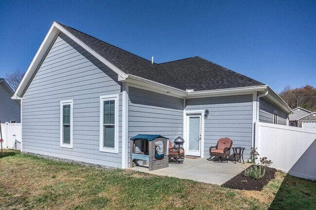 Building Photo - 515 Villa Ln