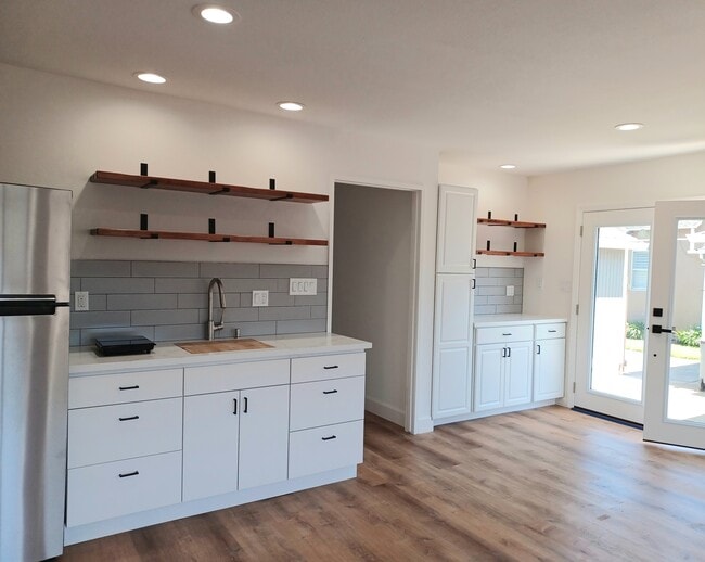 Kitchenette, clean induction cooktop - 335 Beverly Ave