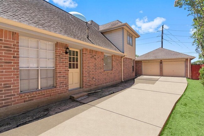 Building Photo - 15606 Fox Springs Dr