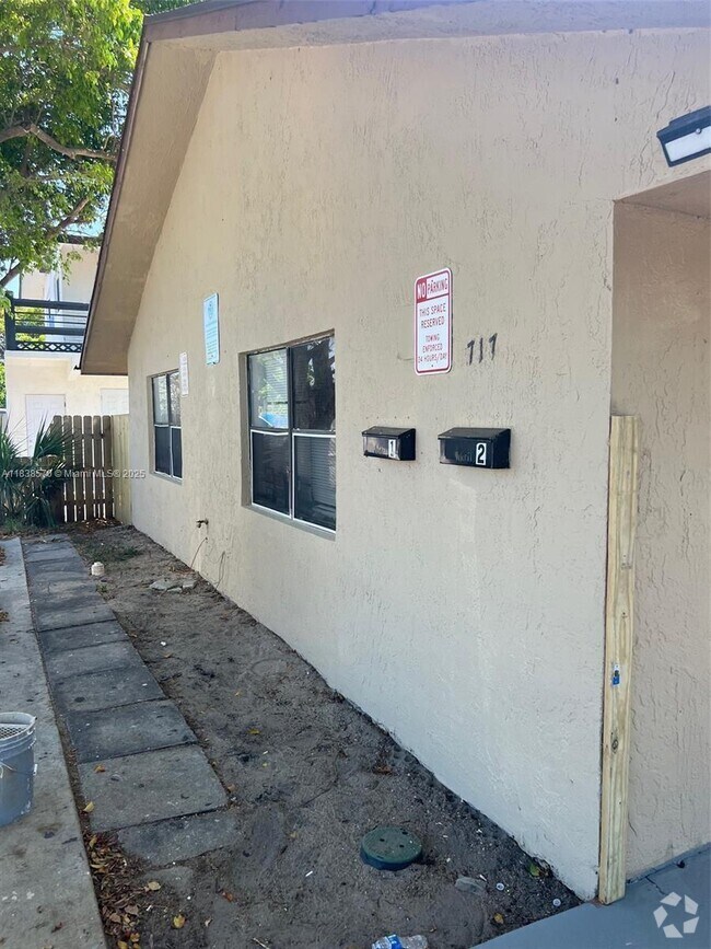 Building Photo - 717 NW 5th Ave