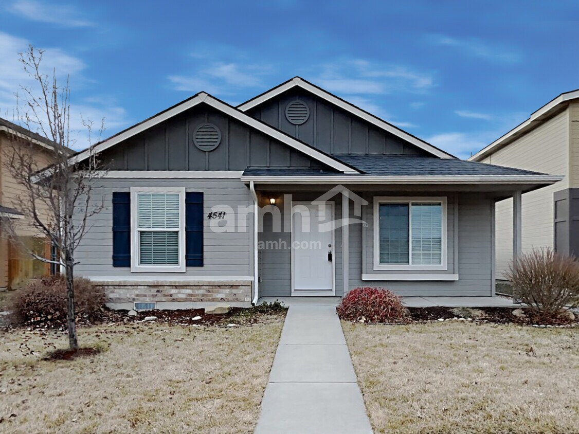 Foto principal - 4541 N Elsinore Ave