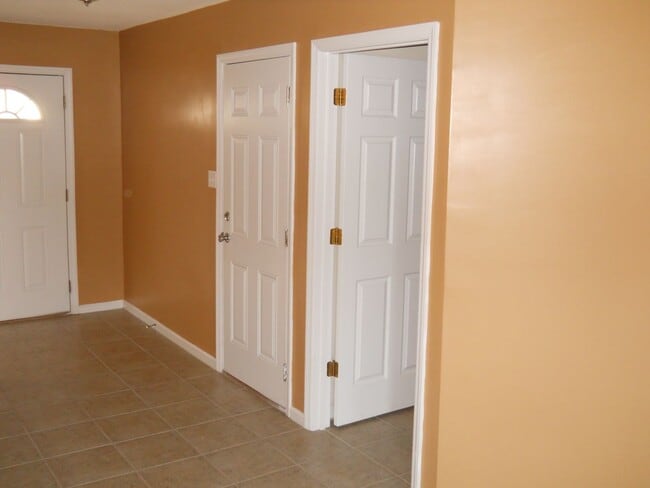 Building Photo - 3 BR 2 BA in Hahira