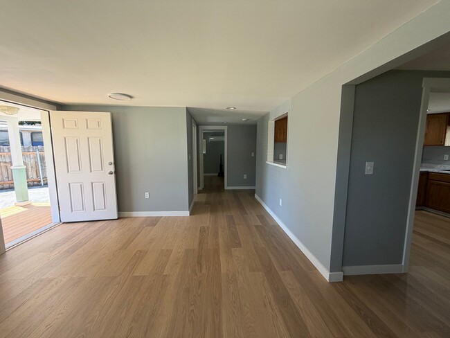 Building Photo - 809 Stanton Ave
