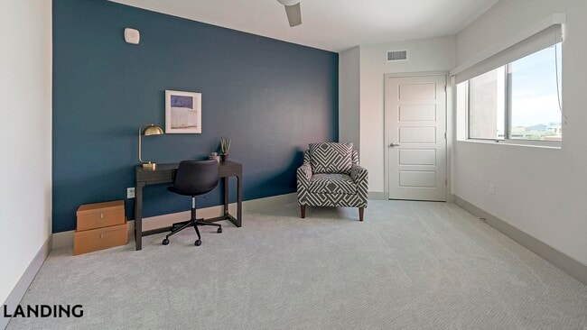 Foto del edificio - 2323 E Highland Ave