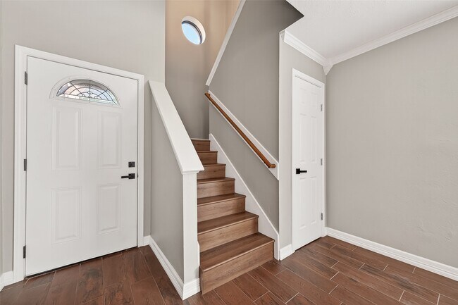 Foto del edificio - 1720 Old Creek Dr