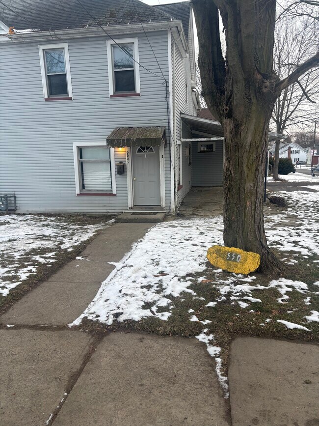 Building Photo - 550 Clark St