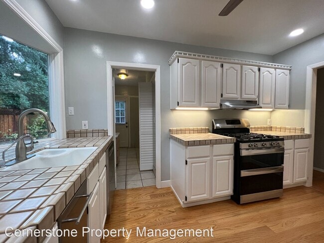 Building Photo - 4 br, 3 bath House - 1148 Singletary Ave