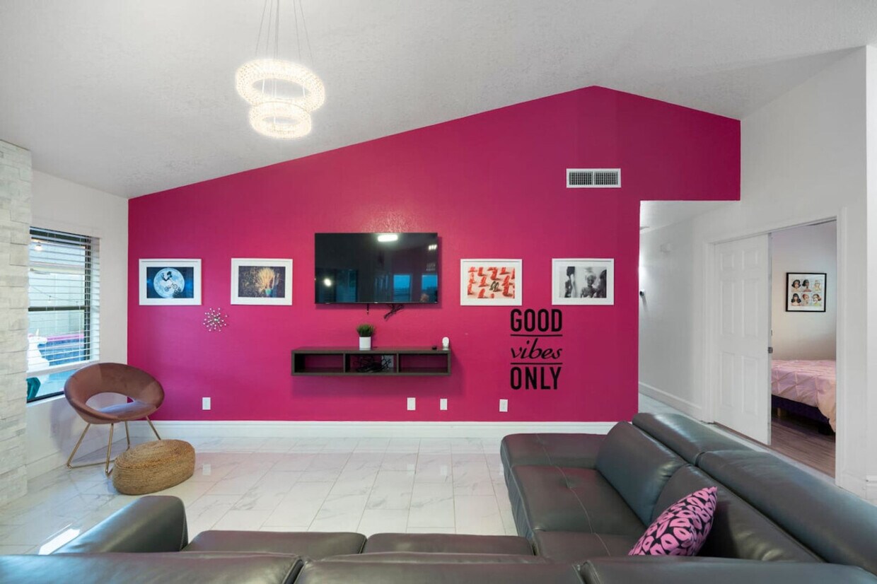 Foto principal - 10944 E Becker Ln