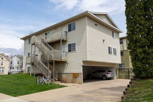 Building Photo - $2500 | 5 Bedroom, 2 Bathroom Apartment | ...