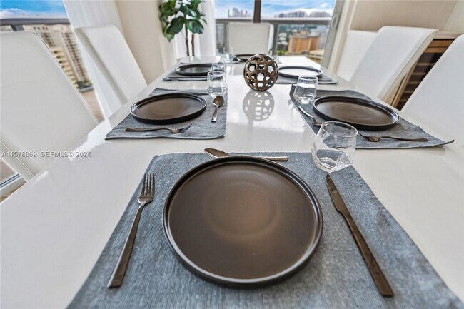 Foto del edificio - 2600 E Hallandale Beach Blvd